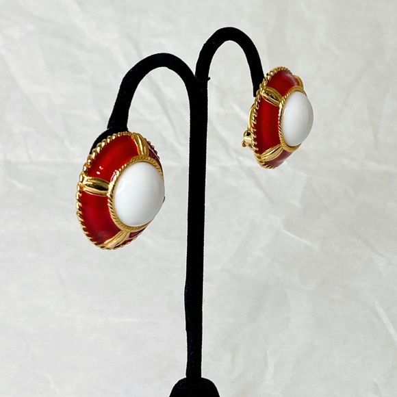 GAY BOYER Red White Gold Enamel Clip On Earrings - Picture 3 of 10